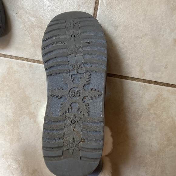 Blue and white fluffy boots ❄️ - Picture 3 of 6